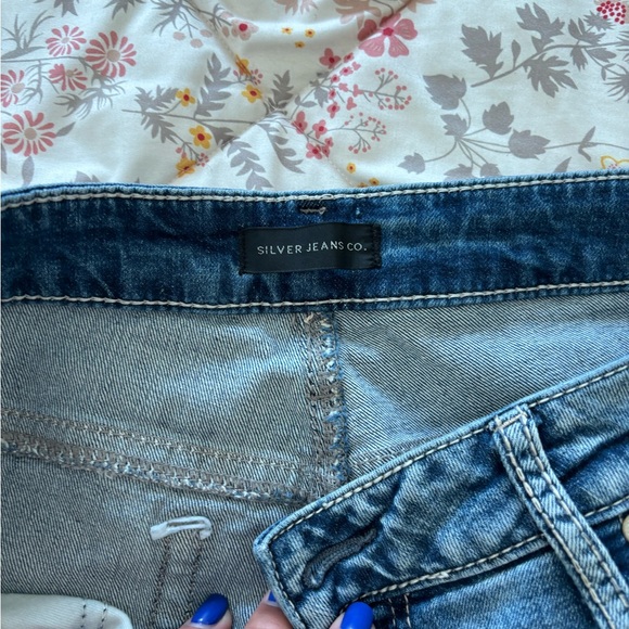 Silver Jeans - Picture 2 of 4